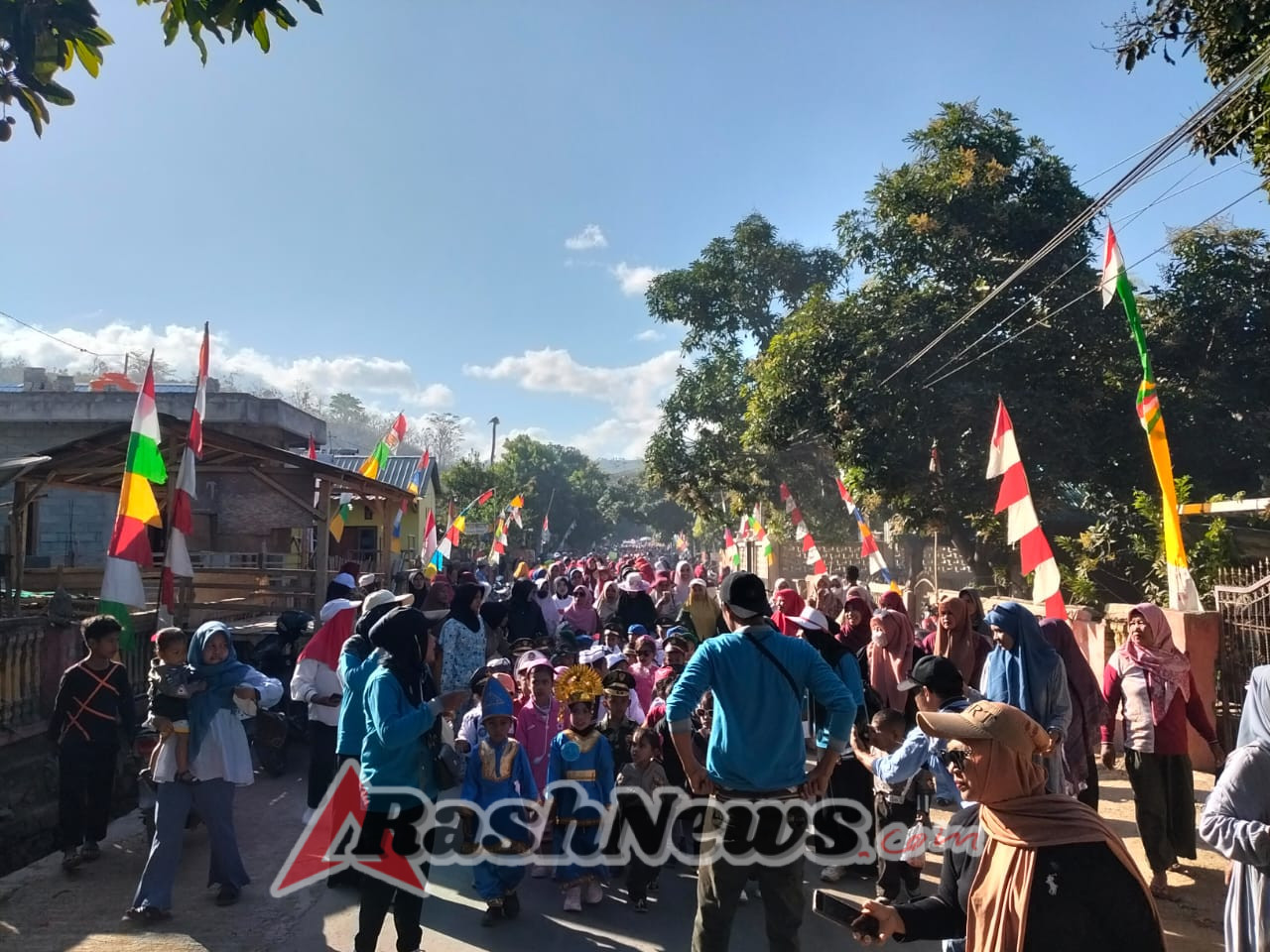 Babinsa Desa Ragi Dukung Kelancaran Karnaval TK/PAUD di Palibelo