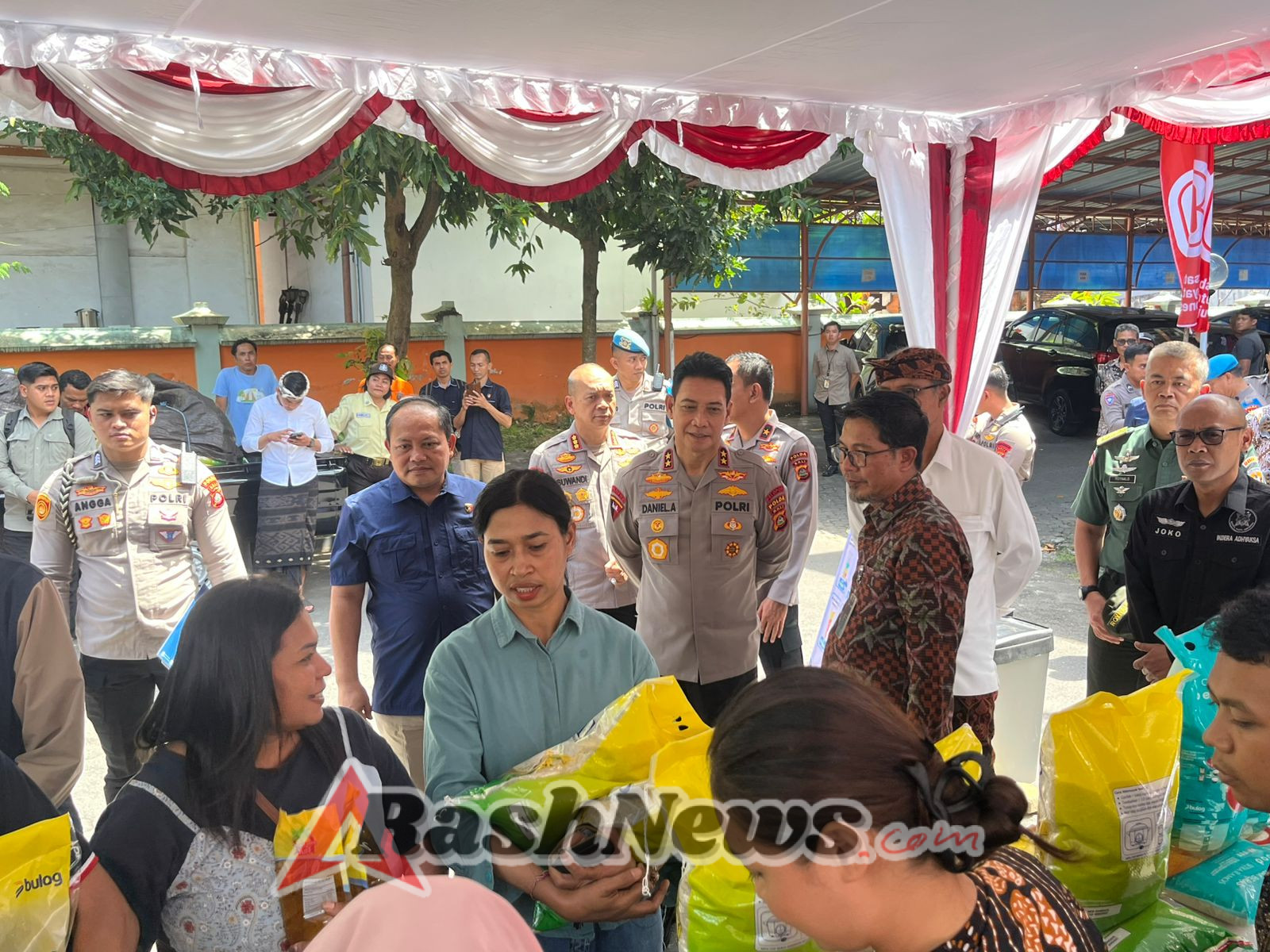 Kapolda Bali Launching Gerakan Pangan Murah (GPM) Secara Serentak di Kantor Bulog Bali