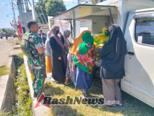 ‎Babinsa Desa Motong Dampingi Bazar Pangan Murah Sinergi Kodim dan Bulog