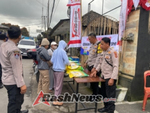 Jaga Stabilitas Harga Pangan, Polsek Selat Salurkan Beras SPHP untuk Masyarakat