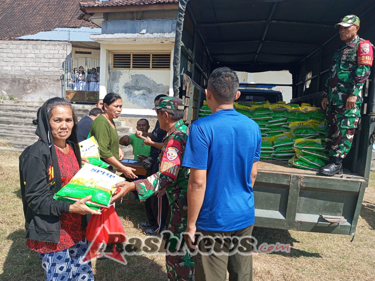 Gerakan Pangan Murah Kodim 1609/Buleleng Ringankan Beban Warga Banjar