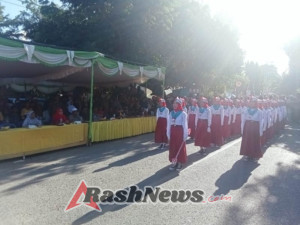 “Saya Bangga dan Senang,” Kata Peserta Gerak Jalan Indah SD/MI Sape dalam Peringatan HUT RI