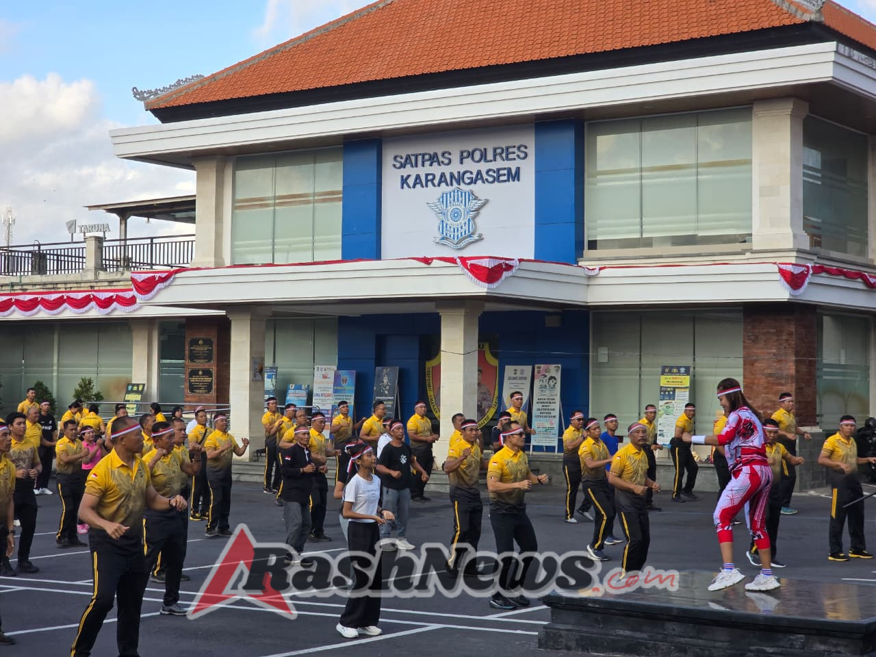Semarak HUT RI Ke-80, Kapolres Karangasem Pimpin Olahraga Bersama Masyarakat