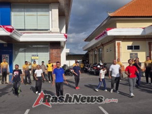 Kapolres Karangasem Pimpin Pertandingan bersama Masyarakat Sambut HUT RI Ke-80