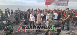 Kapolsek Sukawati Hadiri Karya Bakti HUT ke-80 RI Ribuan Orang Bersihkan Pantai Lembeng di Gianyar