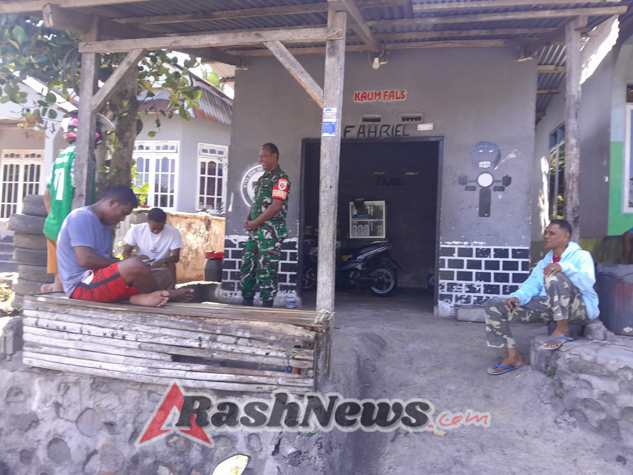 TNI Hadir di Tengah Rakyat: Babinsa Maurole Dengarkan Aspirasi Warga Hangalande
