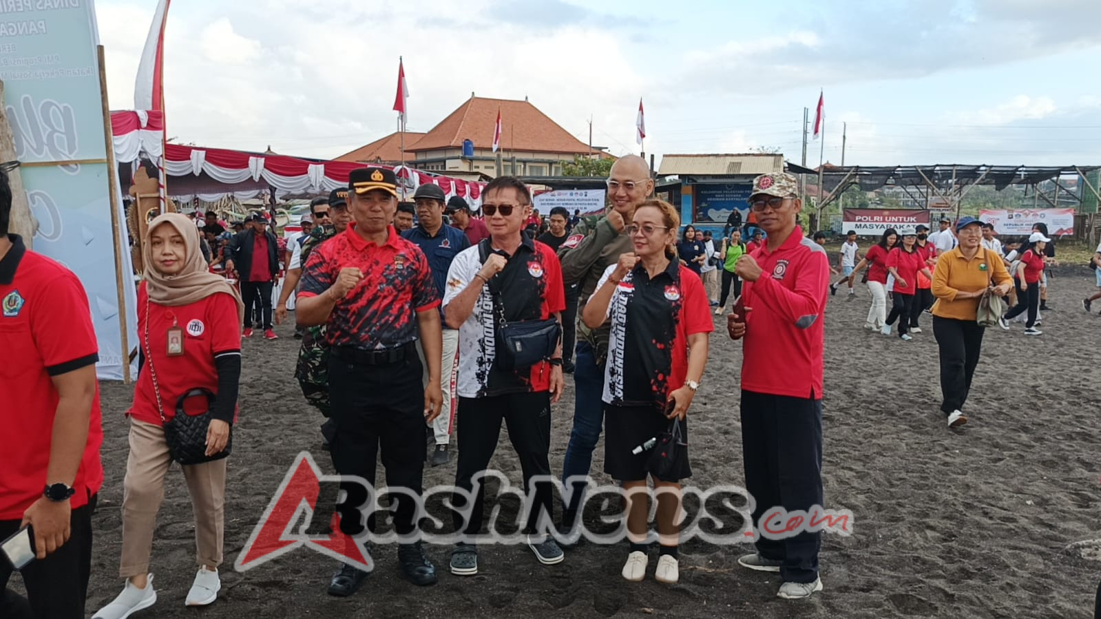 Forkopimcam Dentim Gelar Bersih-Bersih Pantai dan Lepas 500 Tukik Sambut HUT RI ke-80