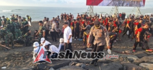 Kapolsek Sukawati Hadiri Karya Bakti HUT ke-80 RI Ribuan Orang Bersihkan Pantai Lembeng di Gianyar