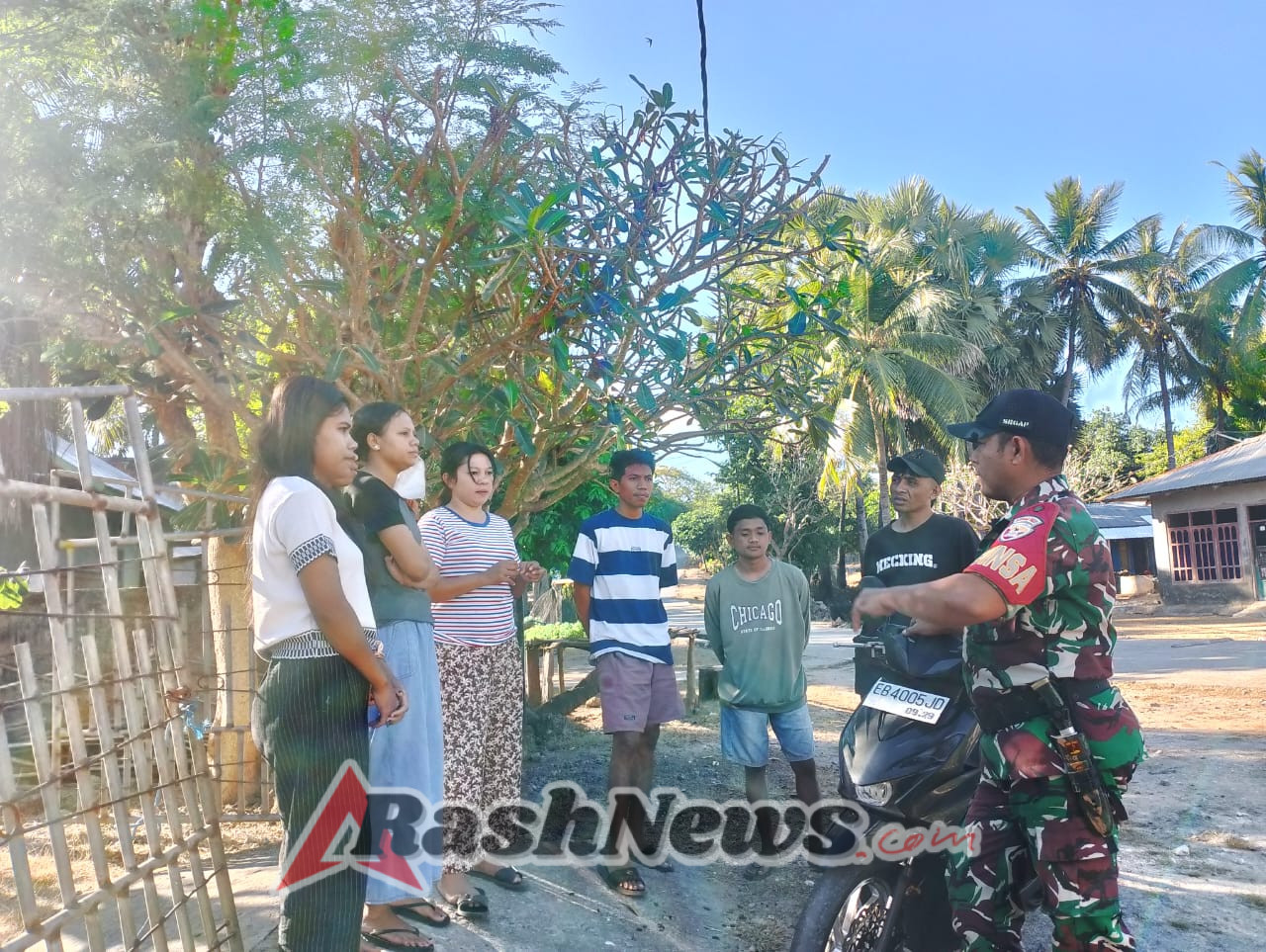Komsos Babinsa Sedeoen Bahas Pemberdayaan Tenaga Kerja Lokal