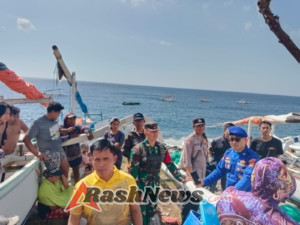NELAYAN DIDUGA TENGGELAM SAAT MELAUT DI PERAIRAN KUSAMBI, POLAIRUD POLRES KARANGASEM LAKUKAN PENYISIRAN