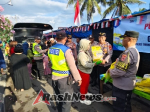 Antrean Panjang Mewarnai Bazar Pangan Beras Murah Polsek Kerambitan.