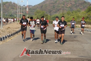 Satgas Yonif 741/GN Ramaikan Semarak HUT RI Dengan Turut Serta Dalam Kegiatan Freedom Border Run dan Donor Darah di Perbatasan