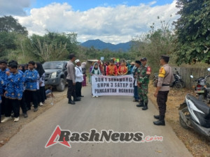 ‎Babinsa Koramil 1607-03/Ropang Turut Kawal Pawai Budaya HUT ke-80 RI di Orong Telu