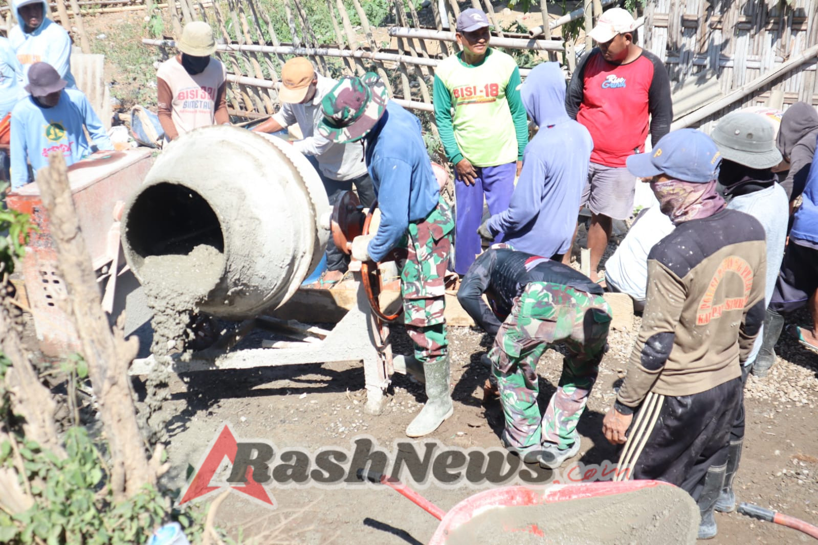 Satgas TMMD ke-125 Kodim 1607/Sumbawa Fokus Pengerjaan Cor Sayap Kiri Jembatan