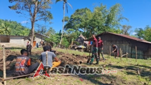 Warga Mulai Bangun Rumah, Satgas Pos Ailala Turun Bantu Dalam Pembuatan Pondasi
