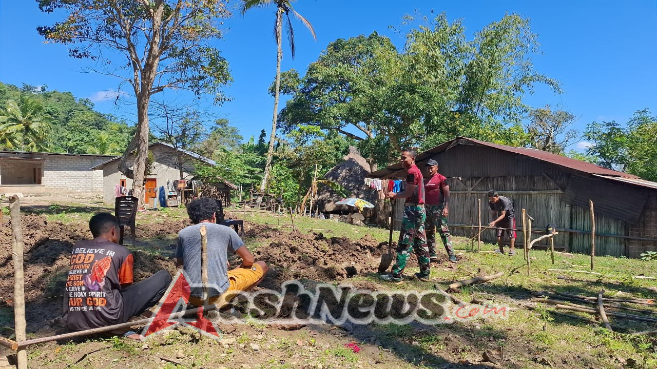 Warga Mulai Bangun Rumah, Satgas Pos Ailala Turun Bantu Dalam Pembuatan Pondasi