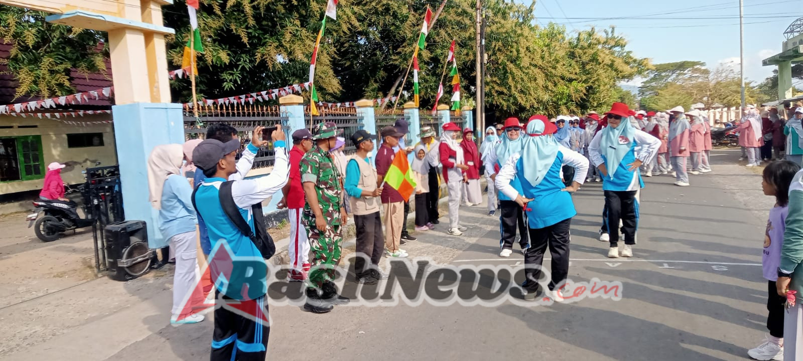Danramil Lettu Inf Ishaka Pimpin Pengamanan Lomba Gerak Jalan di Pajo