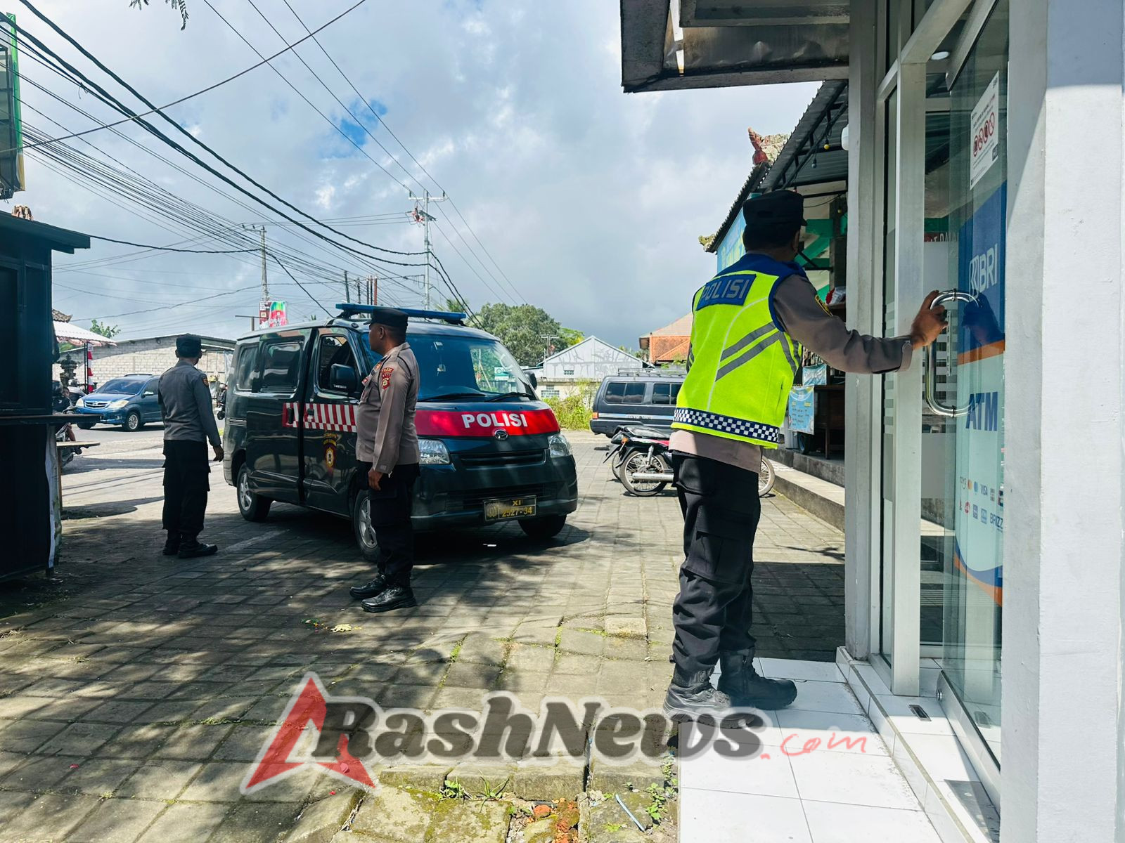 Polsek Selat Gelar Patroli untuk Jaga Keamanan Wilayah