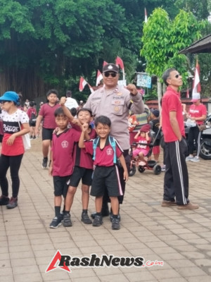 Bhabin Desa Buahan Amankan gerak jalan santai