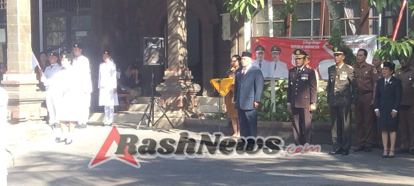 Kehadiran Danramil 1616-04/Blahbatuh Warnai Upacara Pengukuhan Paskibraka Tingkat Kecamatan