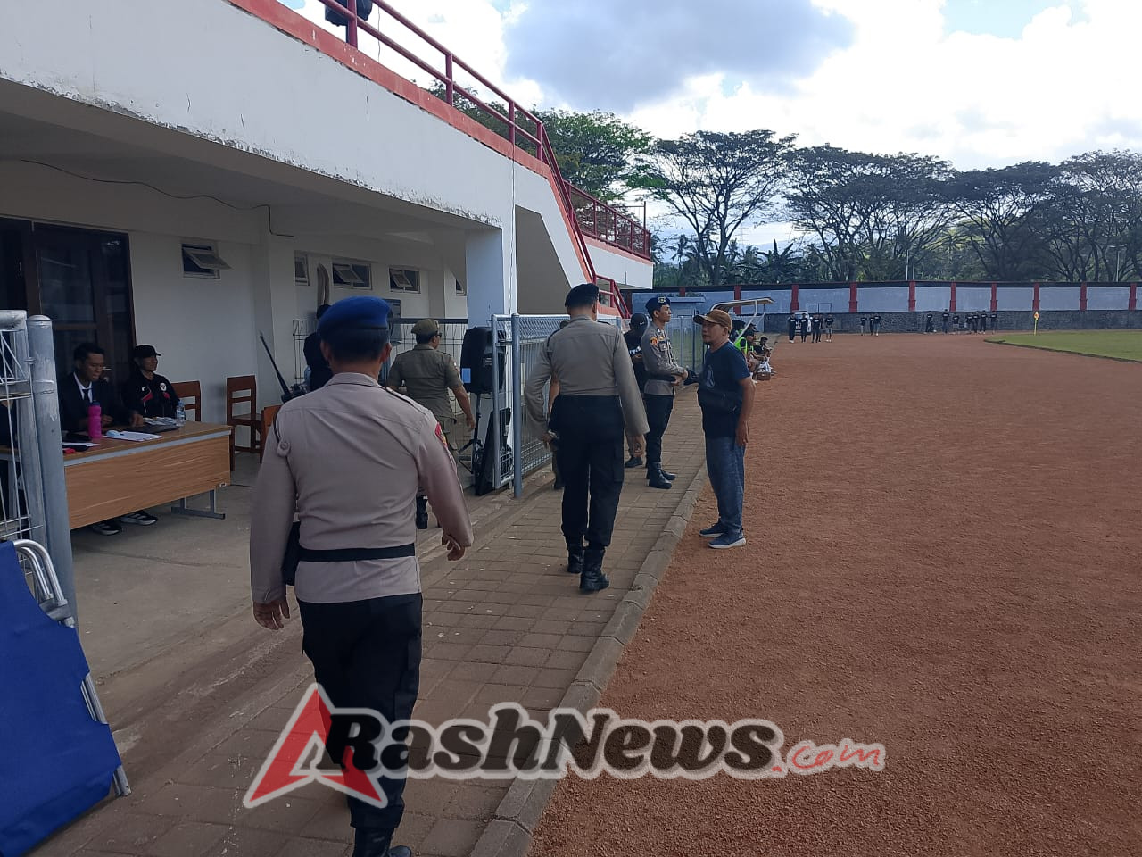 Personel Sat Polairud Polres Karangasem Berperan Aktif dalam Pengamanan Turnamen Piala Soeratin U-17 Provinsi Bali
