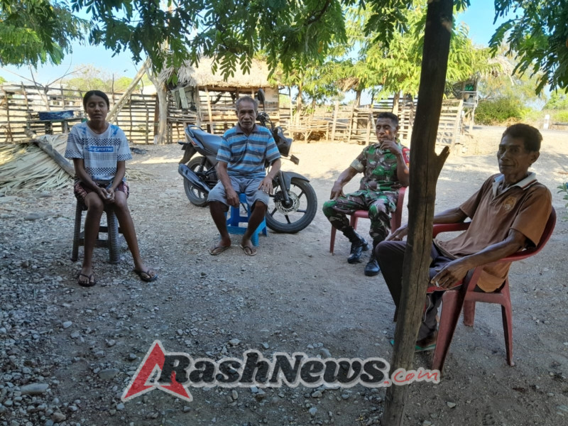 Babinsa Desa Nifutasi Serka Felix De Jesus Ajak Warga Jaga Kebersihan Lingkungan Lewat Komsos