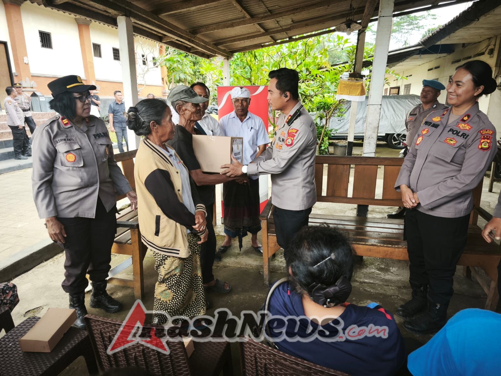 Polres Gianyar Gelar Program Minggu Kasih dan Bakti Sosial di Tampaksiring