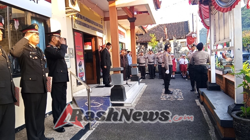 Upacara Bendera HUT RI ke-80 di Mapolsek Kawasan Pelabuhan Padangbai Berlangsung Khidmat