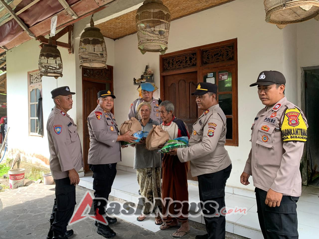 Laksanakan Program Minggu Kasih, Kapolsek Bebandem Serap Aspirasi Masyarakat Dukuh Nage sari Bebandem