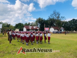 Tiga Babinsa Koramil 06/Karera Dampingi Upacara Kemerdekaan di Lapangan Kecamatan Ngadu Ngala