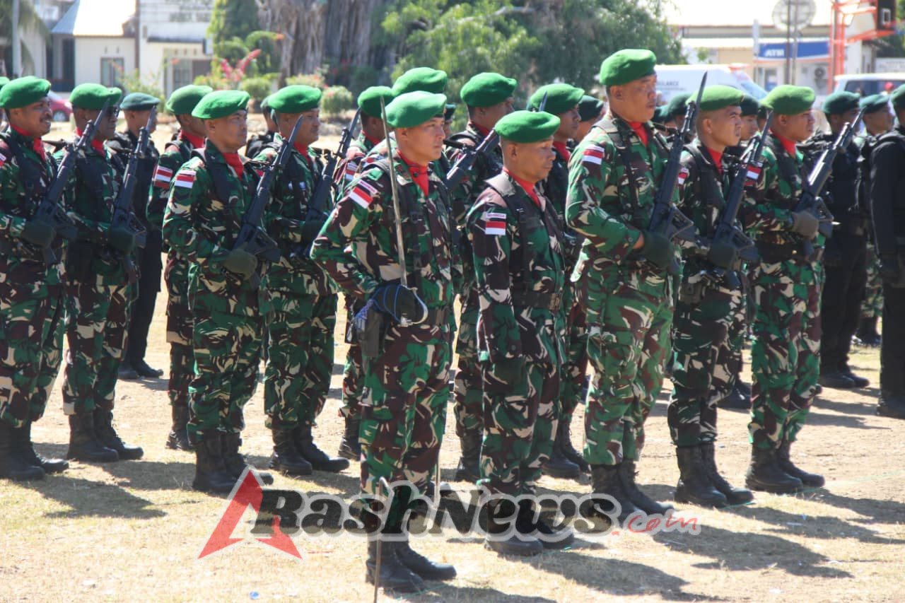 Semangat Kemersekaan, Satgas Yonif 741/GN Terlibat Langsung Dalam Upacara HUT RI di Perbatasan
