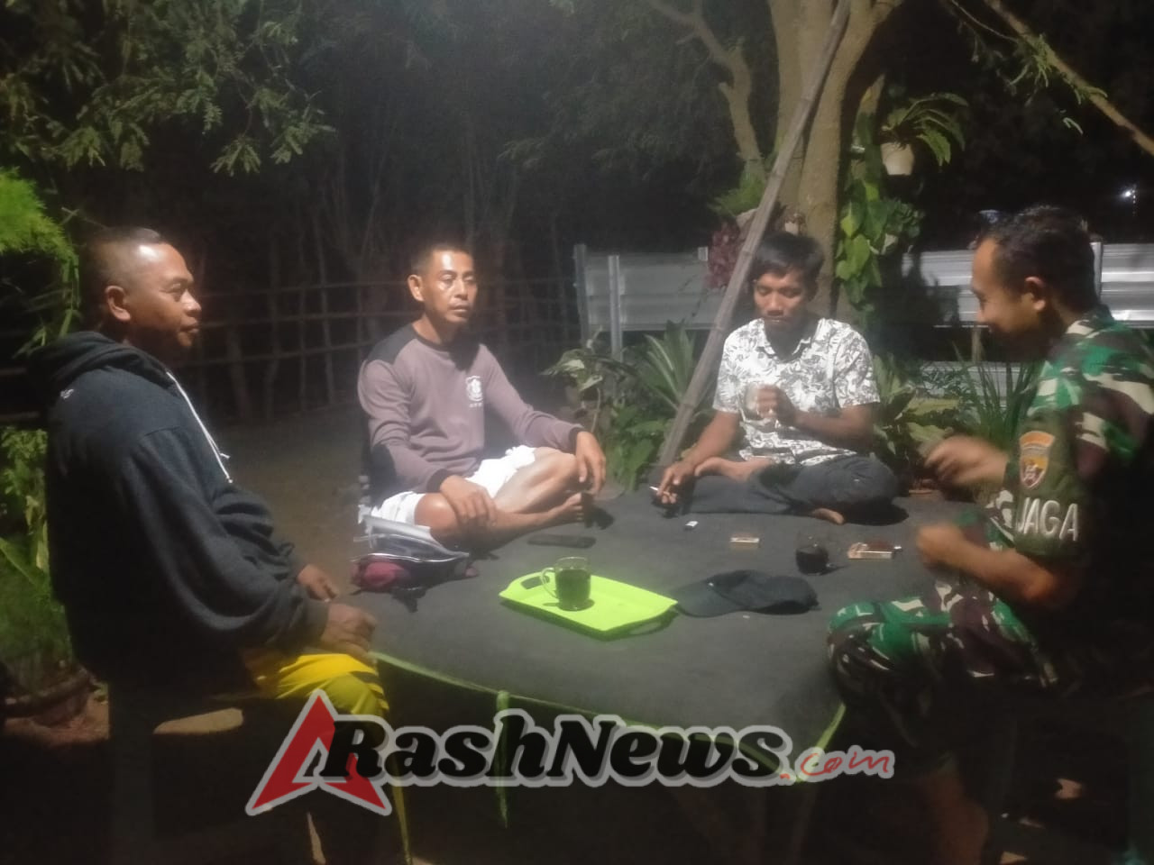 Wujudkan Lingkungan Kondusif, Babinsa Koramil 1628-01/Taliwang Gelar Patroli