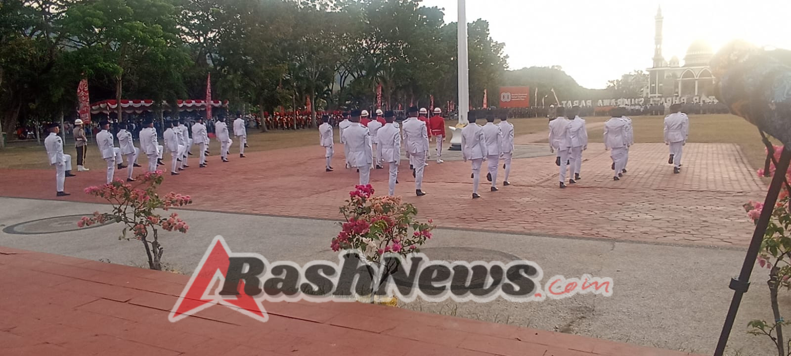 Penurunan Bendera Merah Putih HUT RI ke-80, Kasdim 1628/Sumbawa Barat Turut Hadir