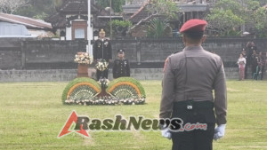 Peringati HUT Kemerdekaan RI Ke-80, Kapolsek Abiansemal Pimpin Upacara Penurunan Bendera