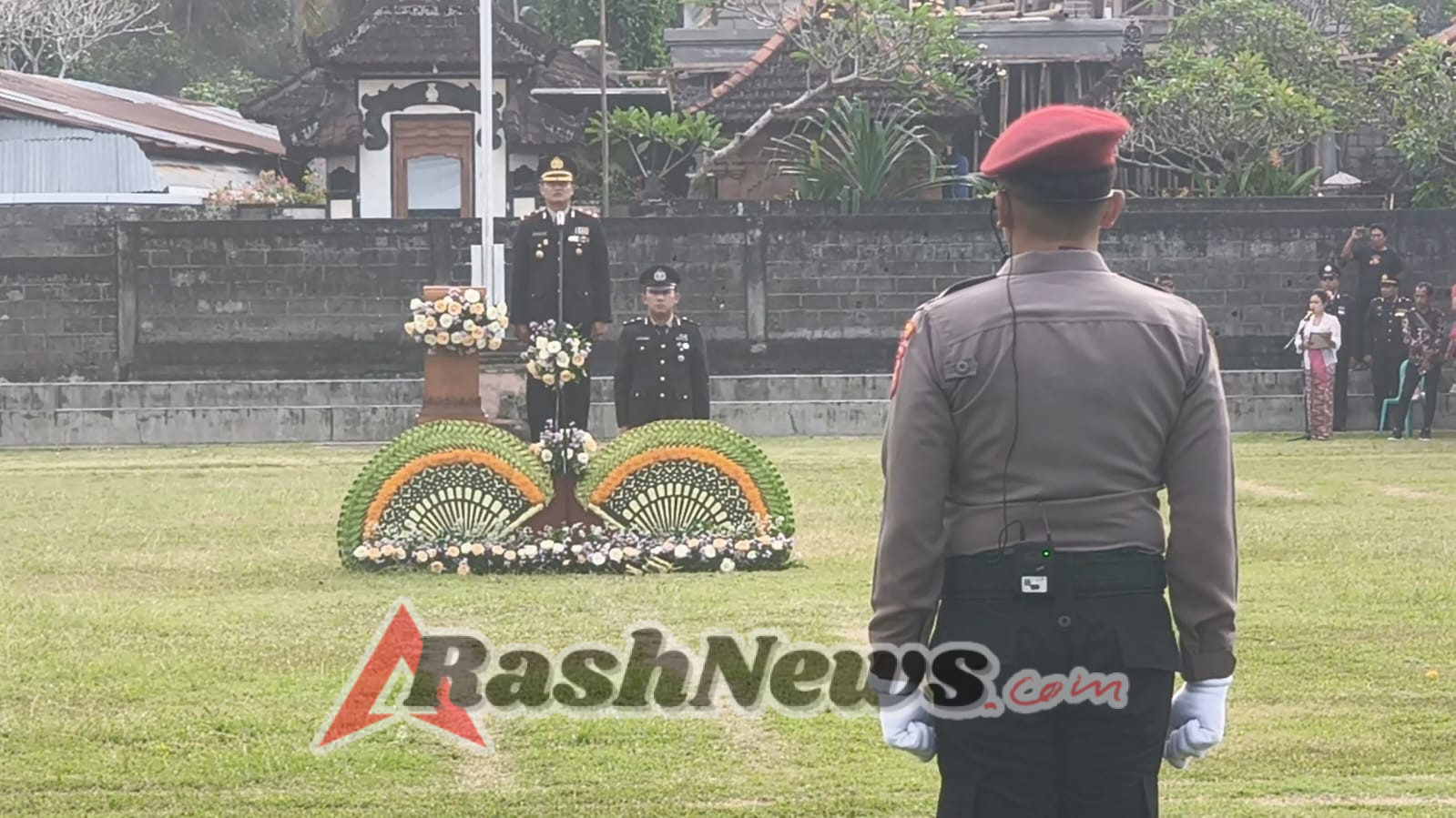 Peringati HUT Kemerdekaan RI Ke-80, Kapolsek Abiansemal Pimpin Upacara Penurunan Bendera