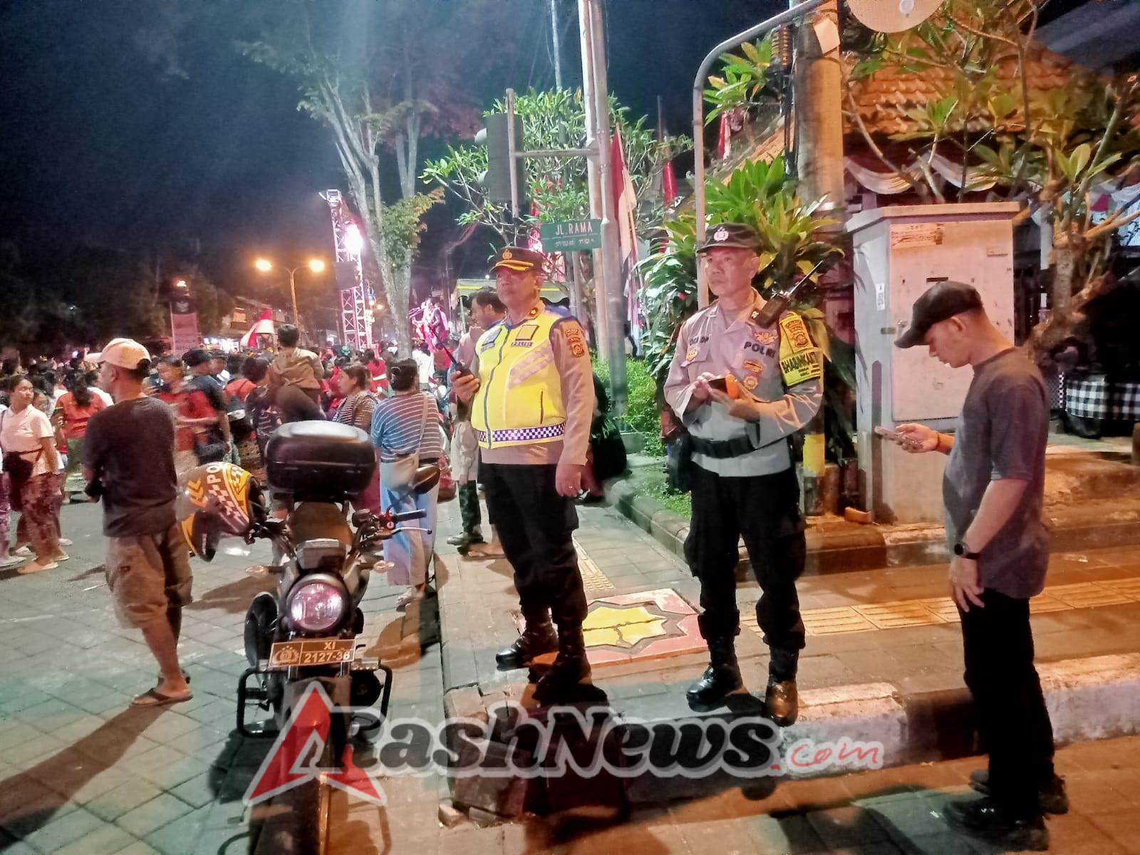 Polsek Mengwi Amankan Kirab Obor dan Kirab Bendera Peringatan HUT Kemerdekaan RI