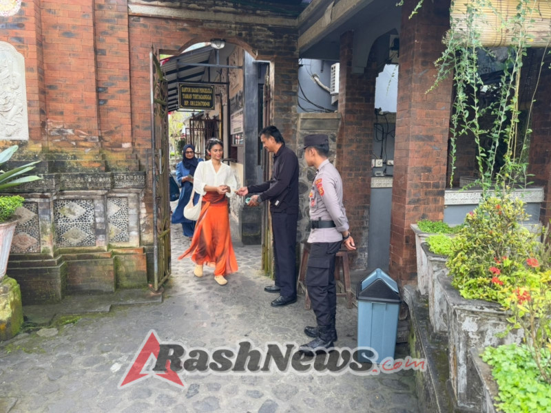 Satbinmas Polres Karangasem Laksanakan Pengamanan Objek Wisata Taman Tirta Gangga