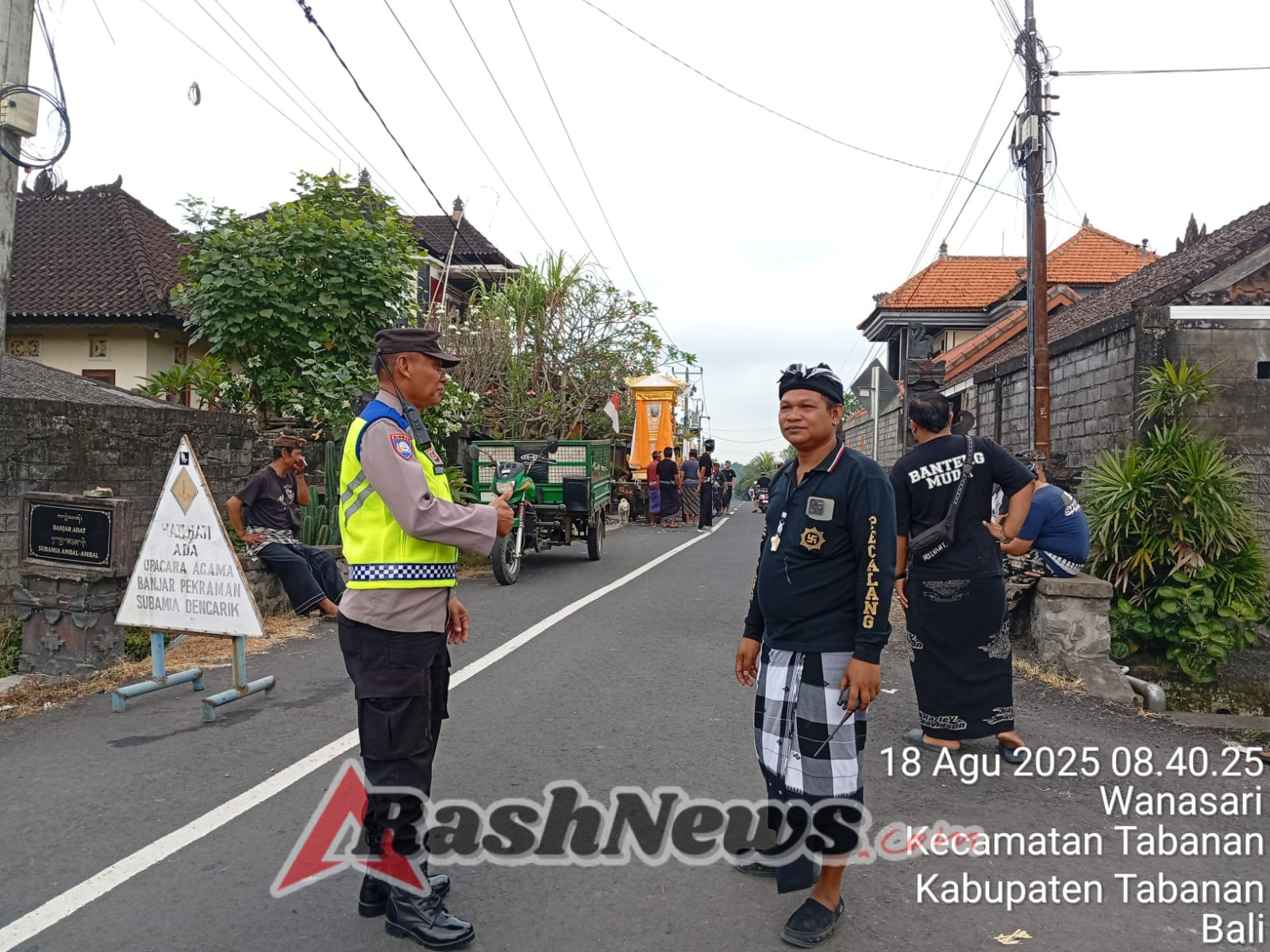 Bhabin Desa Subamia Hadir Amankan kegiatan Ngaben