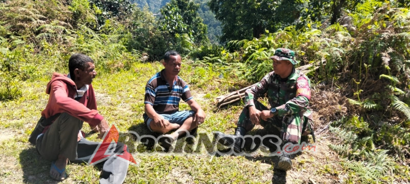Babinsa Serka Petrus Ghobe Berikan Himbauan Kamtibmas di Desa Kurulimbu