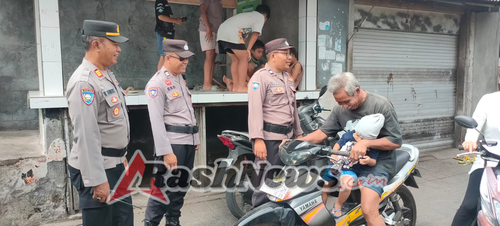 Satgas Preemtif Polres Karangasem Laksanakan Cooling Sistem Patroli Dialogis ke Desa Adat Bugbug