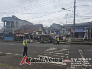 Polsek Pupuan Laksanakan Pengaturan Arus Lalu Lintas dalam Program Strong Point