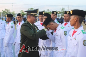 Paskibraka Kabupaten Bima Tampilkan Prosesi Penurunan Bendera yang Mengharukan
