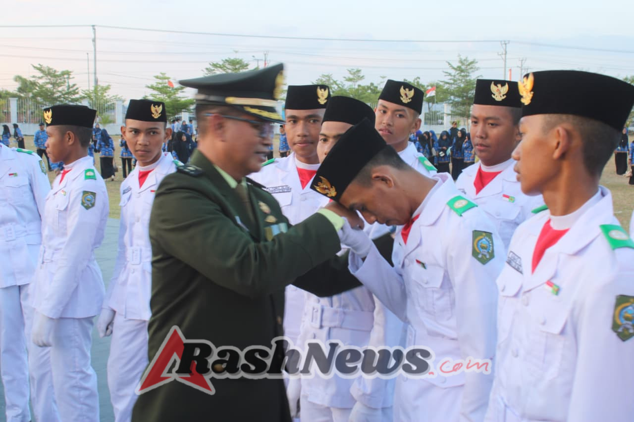 Paskibraka Kabupaten Bima Tampilkan Prosesi Penurunan Bendera yang Mengharukan