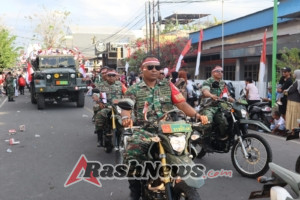 ‎Pawai Alegoris HUT RI ke-80 di Sumbawa, TNI Hadir dengan Semangat Kebersamaan