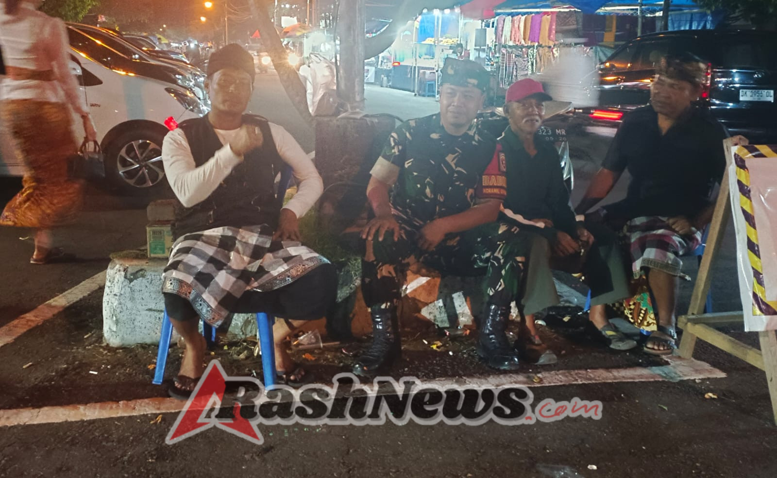 Ramai Pemedek,  Aparat Gabungan Di Gelgel Amankan Piodalan Di Pura Dadia Agung Pasek Gelgel