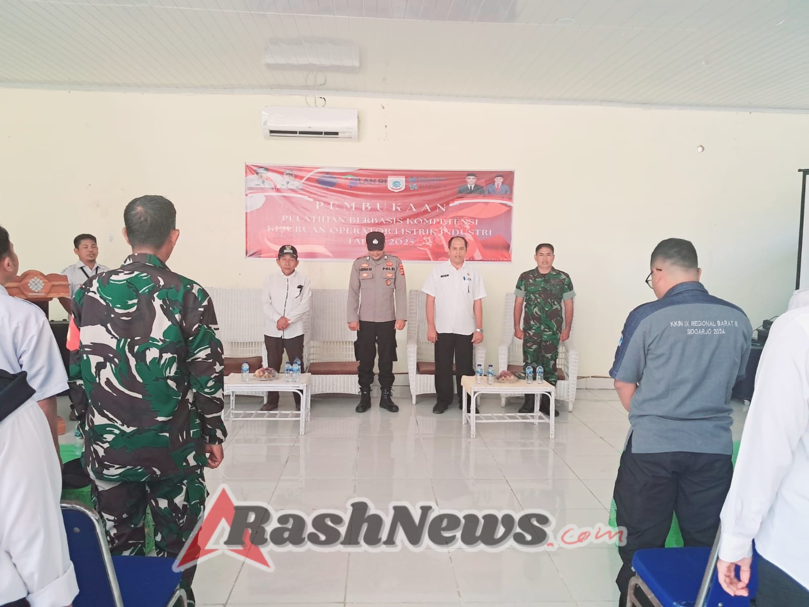 Sinergi TNI dan Pemerintah: Bati Tuud Koramil Poto Tano Hadiri Pelatihan Operator Listrik Industri