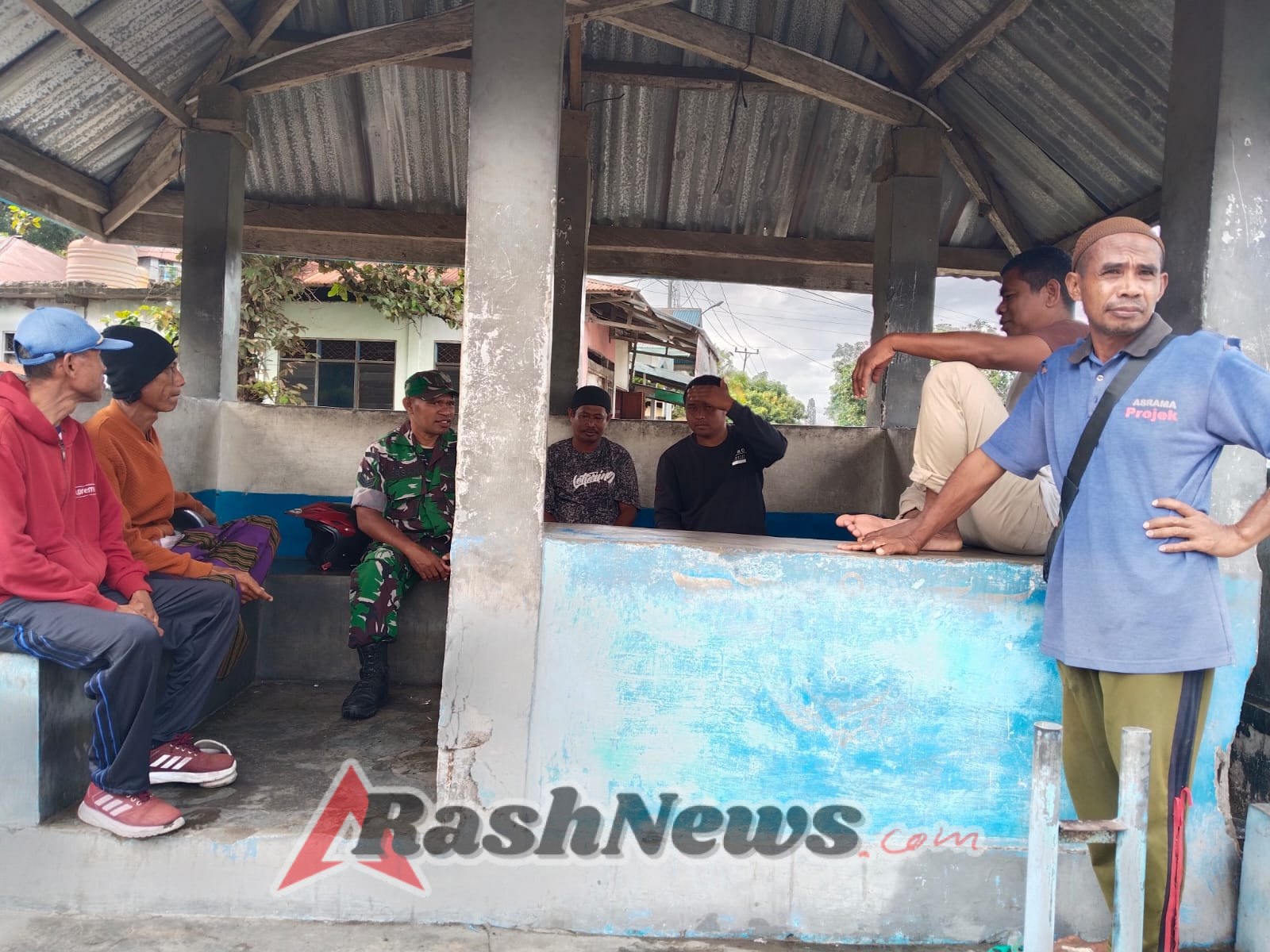 Babinsa Koramil 1602-01/Ende Perkuat Pengamanan Wilayah dan Komunikasi Sosial