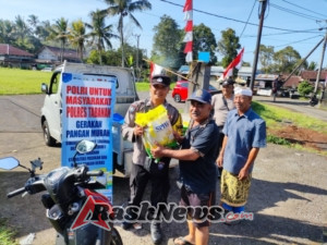 Bhabinkamtibmas Desa Pajahan Salurkan Bantuan Pangan Beras Murah SPHP kepada Warga Pajahan