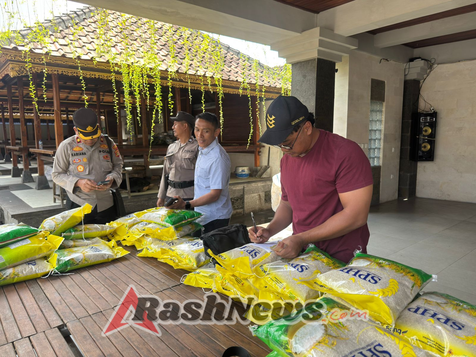 Polsek Karangasem Salurkan Beras SPHP Dukung Stabilisasi Harga
