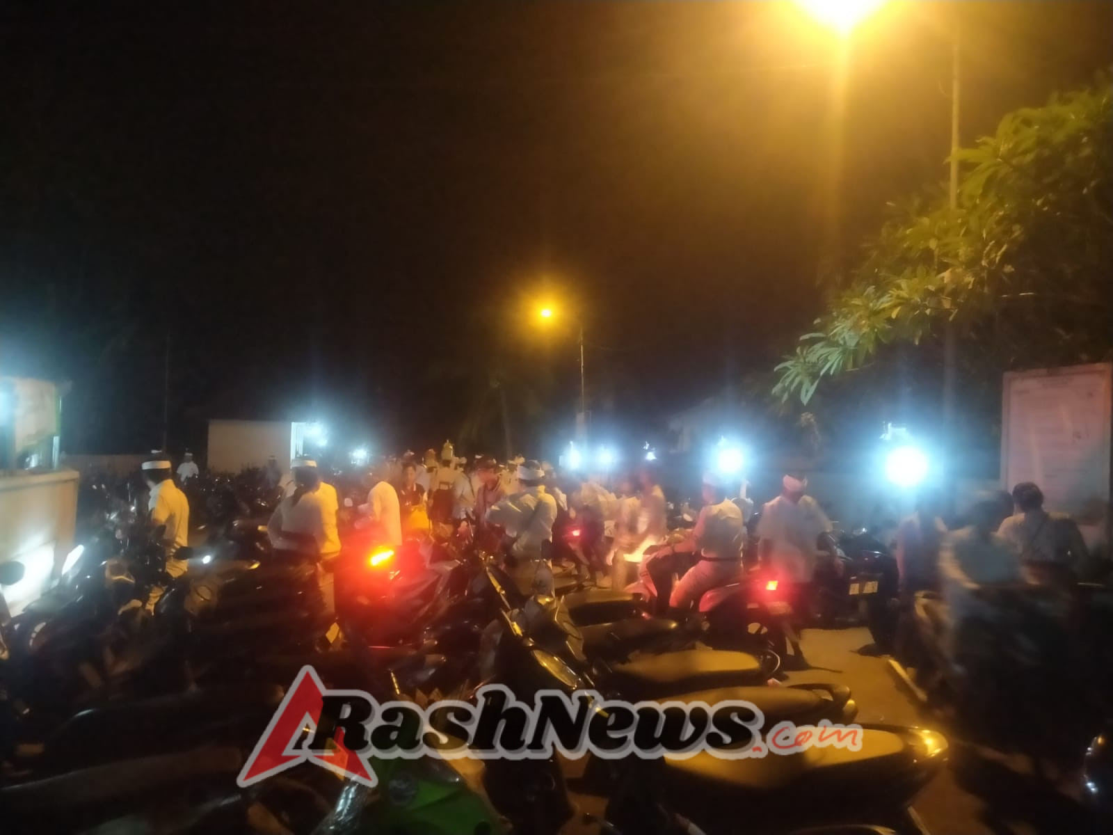 Pura Ped Dibanjiri Pemedek, Koramil Dan Polsek Nusa Penida Bersama Pecalang Tingkatkan Pengamanan